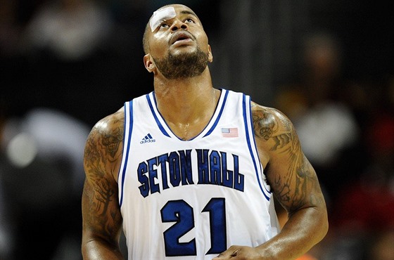 Gene Teague v dresu univerzity Seton Hall