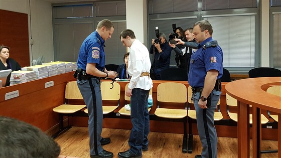 Obžalovaný Jaroslav Pulpán v soudní síni.