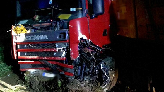 K vážné dopravní nehodě museli vyjíždět hasiči v pondělí ráno k obci Sebranice...
