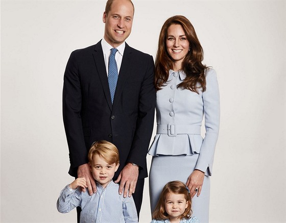 Princ William, vévodkyně Kate a jejich děti princ George a princezna Charlotte...