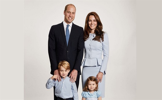 Princ William, vévodkyn Kate a jejich dti princ George a princezna Charlotte...