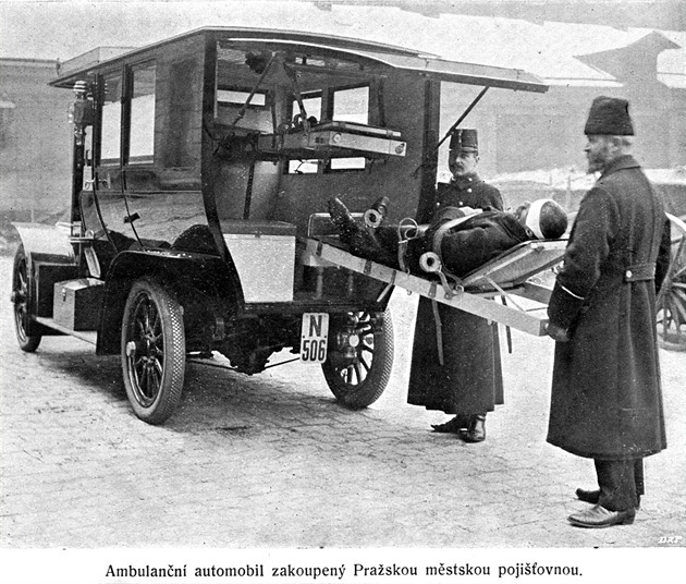 První sanitní automobil v roce 1911