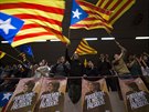 Mítink stoupenc odvolaného katalánského premiéra Puigdemonta v Barcelon (15....