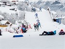 POHÁDKOVÁ KRAJINA. Hromadný závod biatlonistek v Annecy.