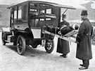 První sanitní automobil v roce 1911