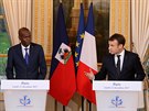 Prezident Haiti Moise Jovenel (vlevo) a francouzský prezident Emmanuel Macron v...
