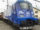 Speci�ln� modro-b�l� lokomotiva br�zd� �eleznice u� od listopadu, v p�tek...
