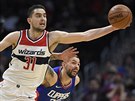 Tomá Satoranský z Washingtonu v utkání proti Los Angeles Clippers.