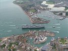 Do letadlové lodi HMS Queen Elizabeth kvli chybnému tsnní zatéká