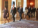 lenové nového kabinetu spolen s premiérem Andrejem Babiem dorazili na Hrad,...