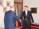 Andrej Babi se na Úad vlády pozdravil s konícím premiérem Bohuslavem...