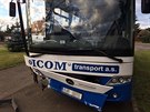 Havarovan autobus po nrazu do kruhovho objezdu v Novm Mst u Chlumce nad...