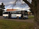 Havarovan autobus po nrazu do kruhovho objezdu v Novm Mst u Chlumce nad...