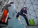 V klimatizovan� kupoli nad �pindlerov�m Ml�nem tvo�� �ezb��i ledov� sochy z...