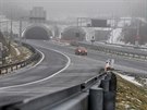 Tunel Panensk� na d�lnici D8, kde je rychlost omezen� na 80 kilometr� v hodin�.