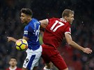 Momentka z derby mezi Liverpoolem (ervená) a Evertonem.