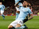 ZNOVU VEDEME. Obránce Manchesteru City Nicolas Otamendi oslavuje druhý gól...