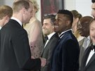 Princ William a herec John Boyega na premiée filmu Star Wars: Poslední z Jedi...