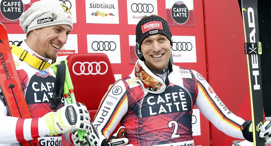 Max Franz (vlevo) a Josef Ferstl na stupních vítězů po předčasně ukončeném...