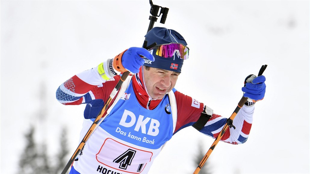 Ole Einar Björndalen v závodu �tafet v Hochfilzenu.