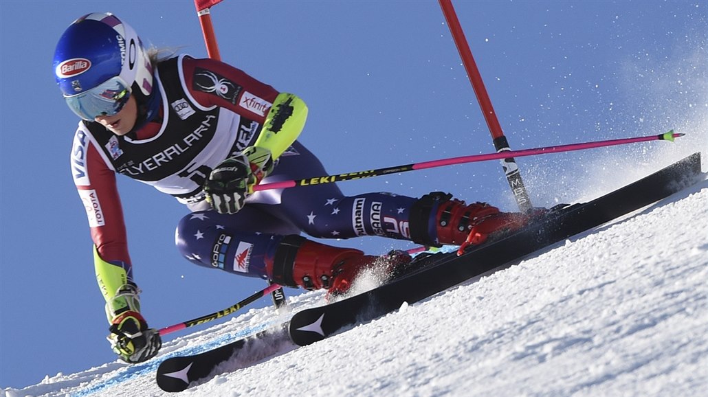 Mikaela Shiffrinová na trati ob�ího slalomu v Courchevelu.