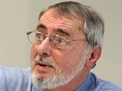 Zl�nsk� spisovatel Anton�n Bajaja dostal za knihu Zvl�en� v roce 2004 presti�n�...