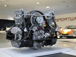 Motor pro Porsche 550 Spyder je d�lem Ernsta Fuhrmanna, vyv�jel ho potajmu.