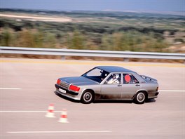 Mercedes 190 pi rekordnch jzdch na italskm okruhu Nard