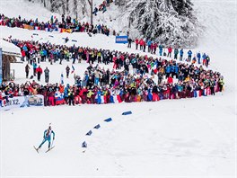 ZA PRVNM TRIUMFEM. Justine Braisazov si v Annecy jede pro svj prvn triumf...