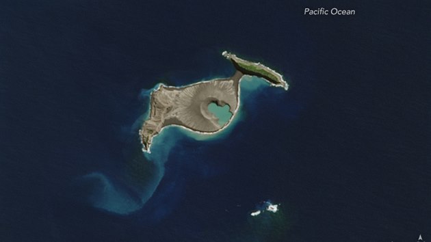 Ostrov Hunga Tonga-Hunga Haapai na snmku z 28. dubna 2015