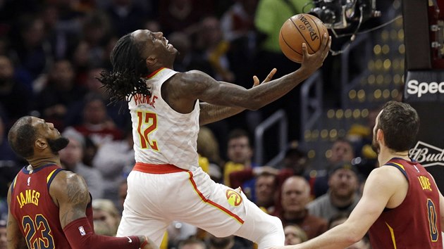 Taurean Prince z Atlanty zakonuje v utkn s Clevelandem.