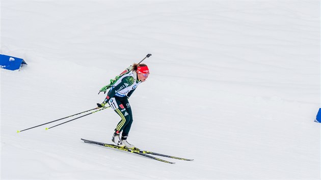 Laura Dahlmeierov v hromadnm zvod biatlonistek v Annecy.