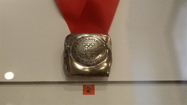 Nvtvnci vstavy uvid i stbrnou medaili z olympidy v Sarajevu, kterou ve tafet zskala Dagmar Hromdkov-vubov.