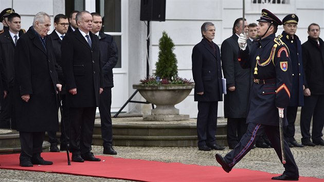 Prezident Milo Zeman navtvil Slovensko. Jde o jeho posledn cestu do zahrani v tomto volebnm obdob (12. prosince 2017).