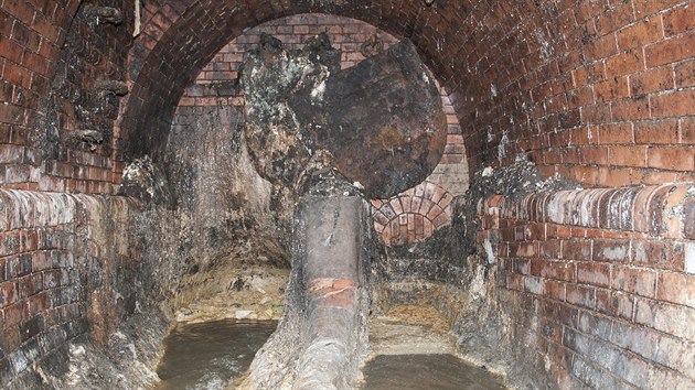 Nánosy tuku v pražské kanalizaci
