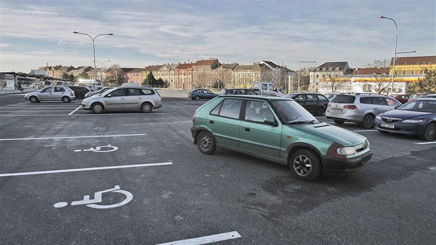 Nov oteven bezplatn parkovit u autobusovho ndra v Plzni.