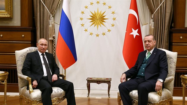 Rusk prezident Vladimir Putin (vlevo) a jeho tureck protjek Recep Tayyip Erdogan. (11. prosince 2017)