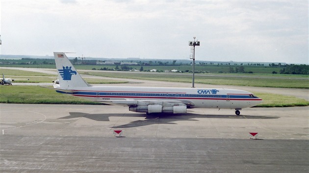 Boeing 707 společnosti CMA v Praze.