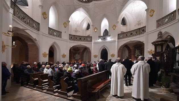 Nov svteln zdroje na galerich kostela sv. Jana Nepomuckho na Zelen hoe ve e nad Szavou jsou a na vjimky skryt. Takzvan chrky psob, jako by odtud vystupovalo denn svtlo. Autoi konceptu mluv o technickm minimalismu.