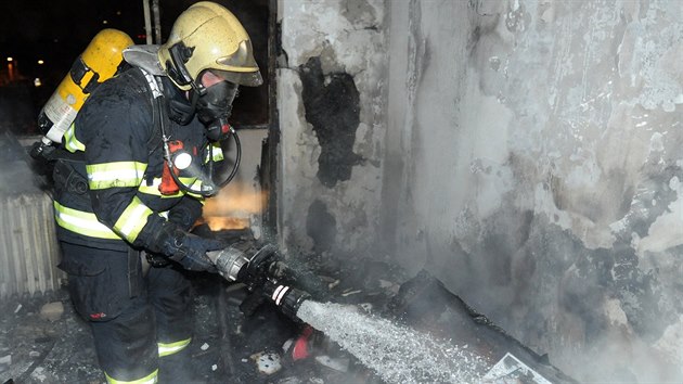 Prat hasii zasahovali pi poru bytu. Z domu museli evakuovat skoro padest lid (18.12.2017)