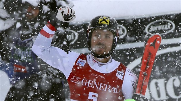 Marcel Hirscher po vtzstv ve slalomu ve Val D'Isere.