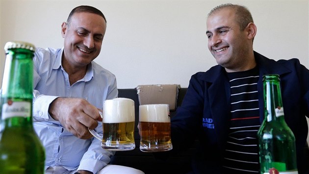 Sedmaticetilet Abbs (v pravo) il v minulosti v esk republice a pivovar otevel s pomoc syrskch podnikatel.