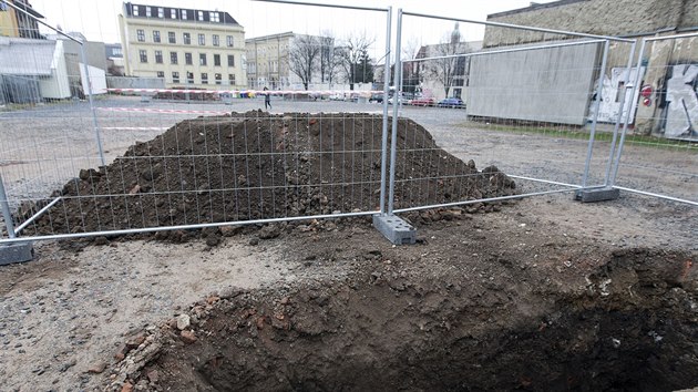 Lid v Prostjov pili bhem pedvnonho ruchu o velkou parkovac plochu, kterou uzavela spolenost Manthellan pro ppravn prce archeologickho przkumu.