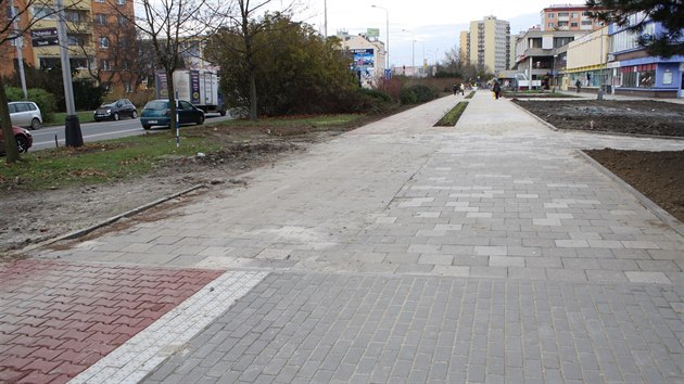 V perovské ulici Velká Dláka zstal po oprav tináct metr dlouhý pvodní...