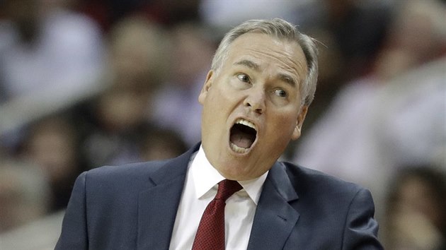 Mike DAntoni, trenr Houstonu, nesouzn s rozhodmi.