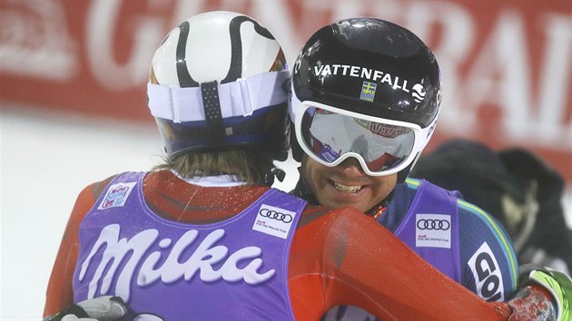 Matts Olsson (vpravo) porazil v Alta Badii v paralelnm obm slalomu i Henrika Kristoffersena.