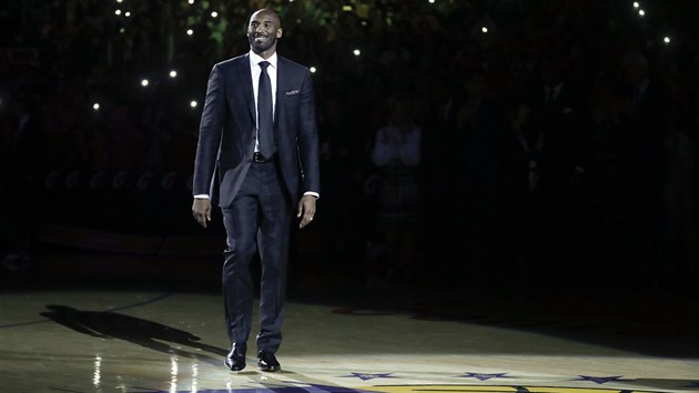 LA Lakers věnovali souboj s Golden State loučení s čísly Kobeho Bryanta.