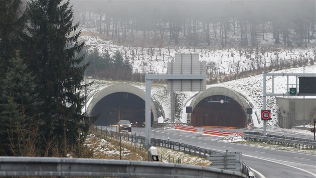 Tunel Panensk na dlnici D8, kde je rychlost omezen na 80 kilometr v hodin.