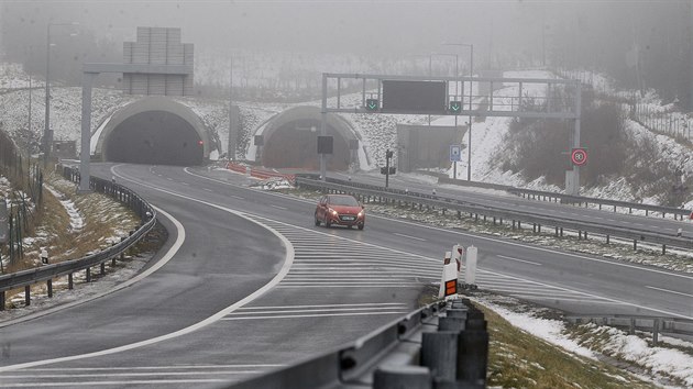 Tunel Panensk na dlnici D8, kde je rychlost omezen na 80 kilometr v hodin.