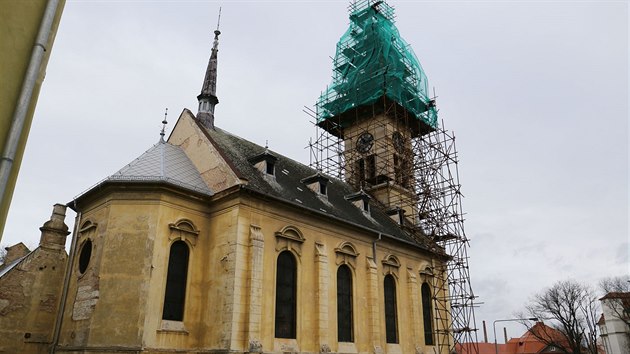 Oprava ve evangelickho kostela v atci.